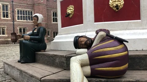 HAMPTON COURT PALACE Stock Footage 135539707