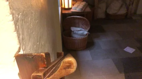 HAMPTON COURT PALACE Stock Footage 135540152
