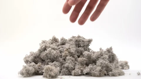 Han touching Eco-friendly cellulose insulation. Vídeo Stock 126556776
