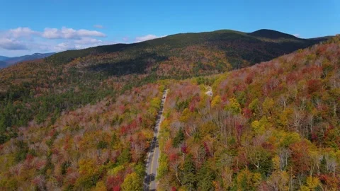 Hancock Notch aerial view in fall foliage, Lincoln, NH, USA 스톡 동영상 172048091