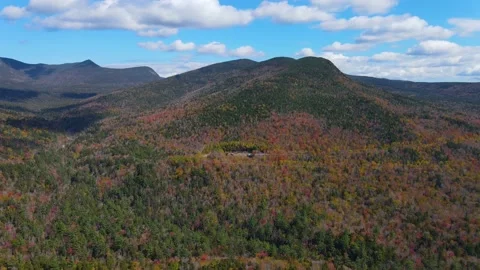 Hancock Notch aerial view in fall foliage, Lincoln, NH, USA Stock-Footage 172048160