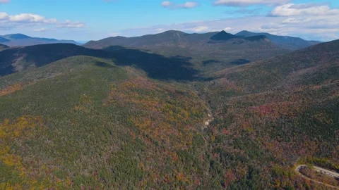 Hancock Notch aerial view in fall foliage, Lincoln, NH, USA 動画素材 172048174