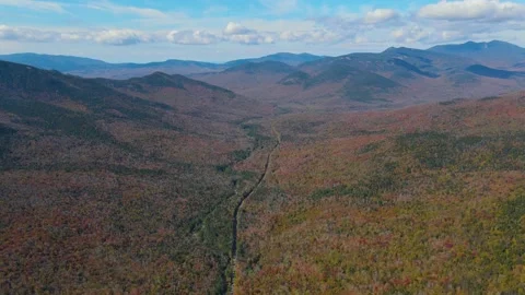 Hancock Notch aerial view in fall foliage, Lincoln, NH, USA 스톡 동영상 172048217