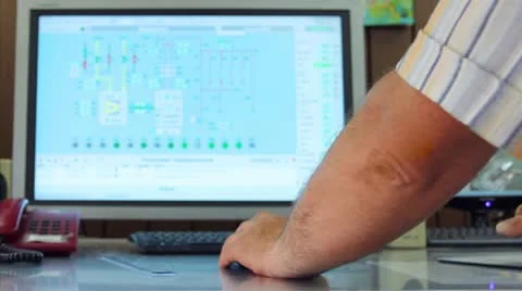 Hand Of Adept Engineer Vídeo Stock 11298942