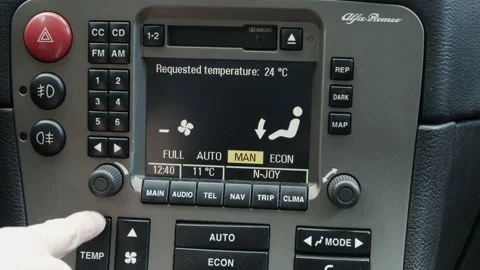 Hand adjusting Car Air Conditioning AC climate control system Vidéo 169467646