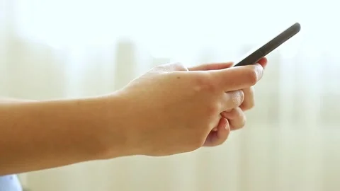 Hand and phone Stock-Footage 194526261