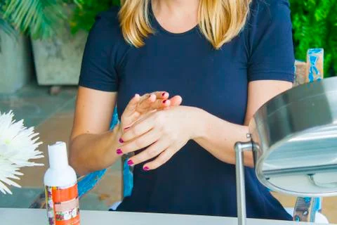 Hand applying cream Foto stock
