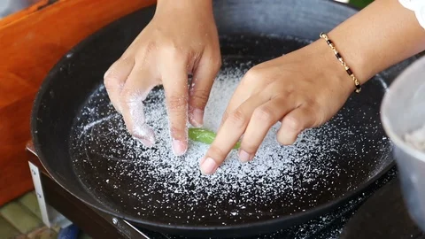 Hand are making of Thai dessert. Vídeos de archivo 100976632