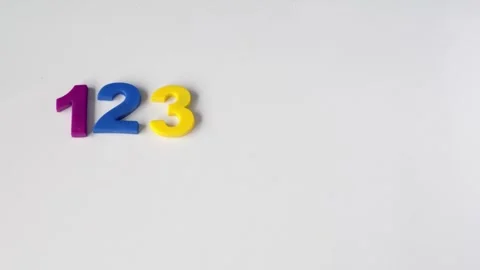 Hand Arranging Numbers 1 to 5 – Counting Concept Stop Motion 4K Vidéo 328733578
