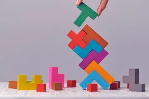Hand arranging wood cube stacking as step stair. Business concept growth success Foto stock