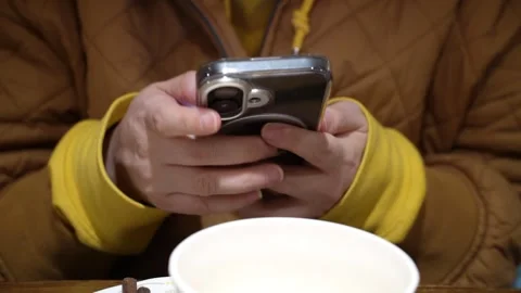 Hand of asian girl using testing phone, close up of hands. Mobile testing, on Stock Footage 327841322