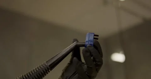 Hand Attaching a Small Brush Head to a Steam Cleaner Hose Vidéo 340272367