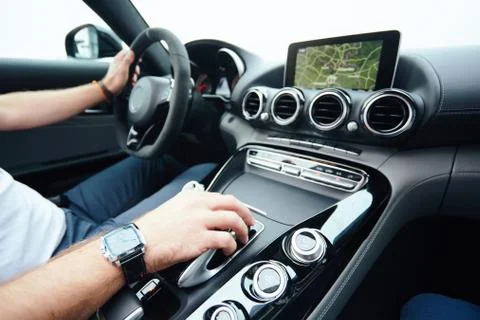 Hand on automatic gear shift, Man hand shifting an automatic car Fotos Stock