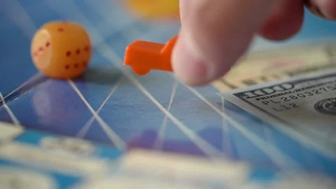 Hand bets a chip in the form of a car Vidéo 156846475