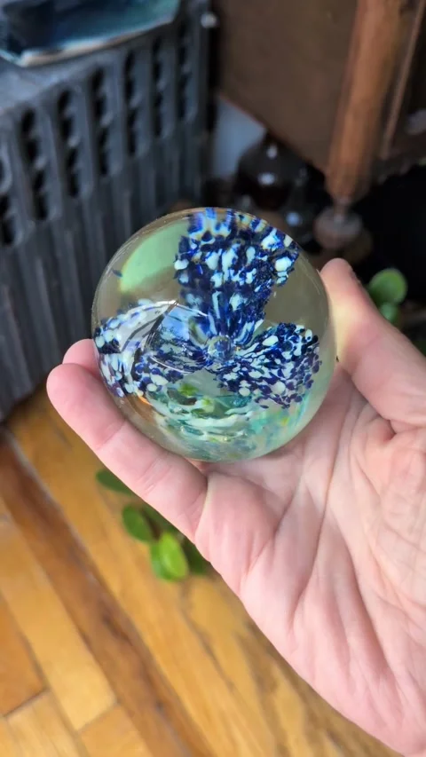 Hand Blown Egg Shaped Paperweight, Controlled Bubbles Floral Paper Weight 動画素材 345372054
