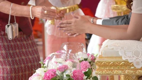 Hand of a bride receiving holy water from elders in thai culture Video stock 83790337
