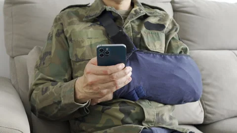 Hand with broken arm Vidéo 289440731