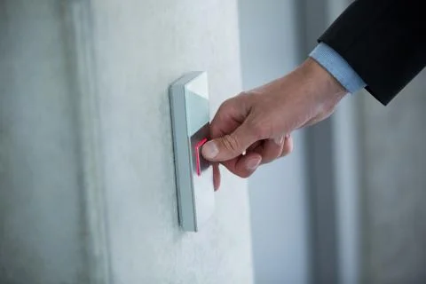 Hand of a businessman pressing the button in an elevator Foto stock