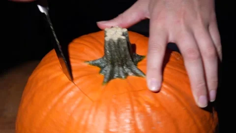 Hand carving top of pumpkin close up Stock Footage 141545910