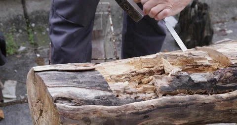 Hand Carving using chisel and hammer Video stock 332703683
