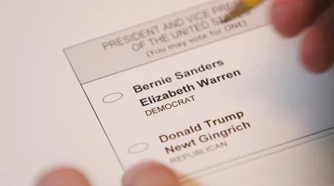 Hand casting a ballot paper to Bernie Sanders 스톡 동영상 64455322