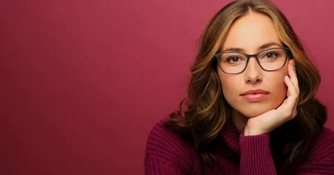 Hand on chin chick Stock-Footage 80500438