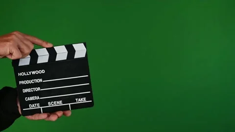 Hand clapping a clapboard shot on green screen 動画素材 139048017