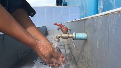 Hand cleaning 스톡 동영상 96648205