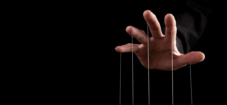 Hand closeup pulling strings, manipulating, controlling. Authority concept. B Foto stock