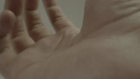 Hand closing opening extreme close up Vídeos de archivo 147982807