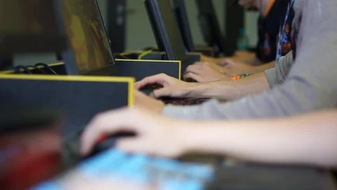 Hand with the computer mouse 動画素材 99549887