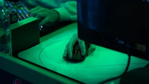 Hand with the computer mouse 動画素材 99549905