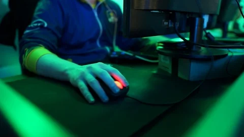 Hand with the computer mouse 動画素材 99549921