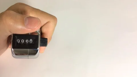 Hand counting clicker machine 9999 to 0 스톡 동영상 125721527