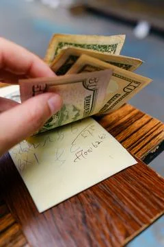 Hand counting dollar bills making payment for expenses Foto stock