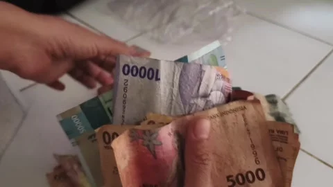Hand Counting Indonesian Rupiah Banknotes Cash Money Close Up Stock Footage 327936453