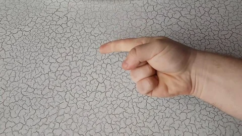 Hand counting from one to five Stock Footage 107667136