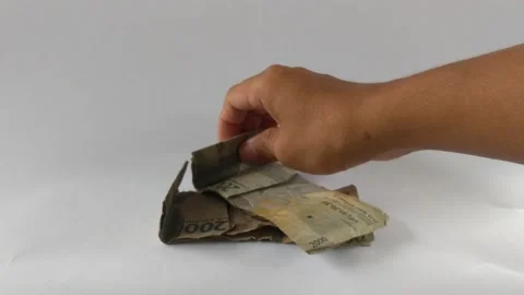 The hand counting the two thousand rupiah banknotes Stock Footage 220770150