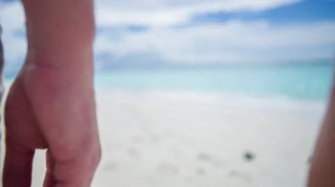 Hand of couple on the beach - close up 스톡 동영상 68996996