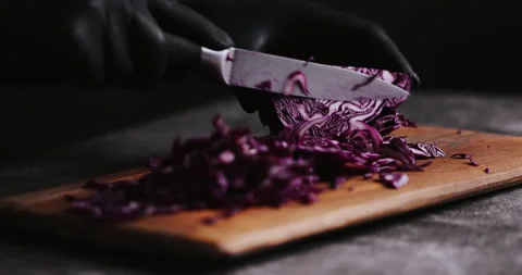 Hand cutting fresh red cabbage on Cutting Board Video stock 148245327