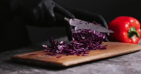Hand cutting fresh red cabbage on Cutting Board Video stock 148245617