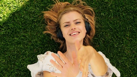 Hand dancing 스톡 동영상 107603486