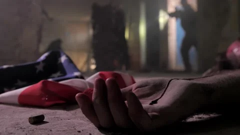 Hand of dead soldier lying on floor of battlefield Video stock 138145579