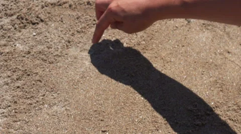 Hand drawing a heart Stock Footage 41421068