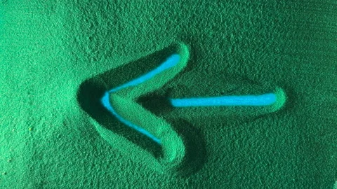 Hand drawing the left arrow in the Green Sand. 스톡 동영상 233506715