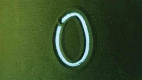 Hand drawing Number Zero 0 Symbol in the Green Sand. 스톡 동영상 209931210