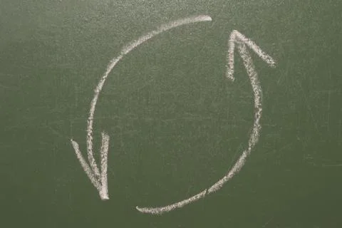 Hand drawing synchronization, two arrows with chalk on blackboard Foto stock