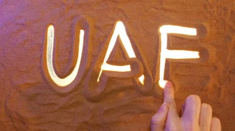 Hand drawing UAE symbol in the sand. Beach background. Top view 스톡 동영상 61590628