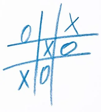 Hand drawn tic tac toe game, drawn with blue pencil on white paper. 스톡 사진