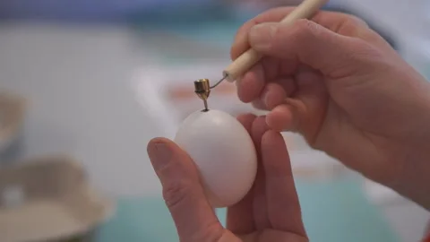 Hand draws a pattern on a chicken egg Stock Footage 310801090